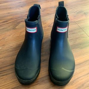 Short Hunter Rain Boots, worn twice. In excellent condition.